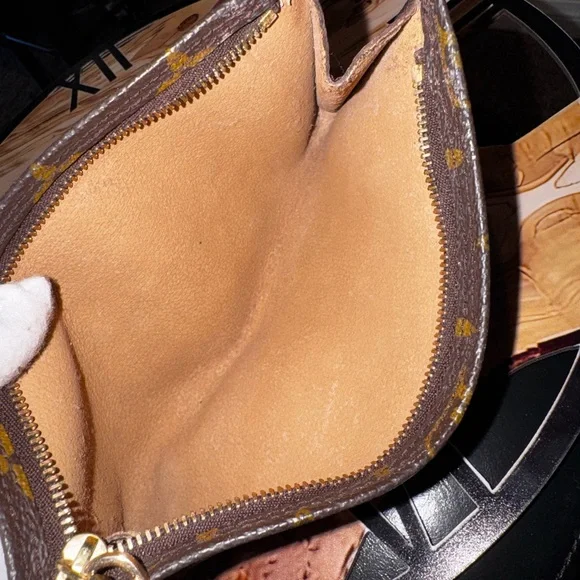 LOUIS VUITTON GM Monogram Pochette/Pouch Mini Bag. - Picture 10 of 13